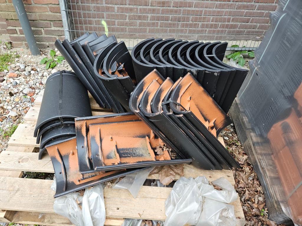 Vorsten (dakpan) - Roben flandern plus antraciet - 28st., Ophalen, Steen of Klei, Nieuw, Minder dan 5 m²