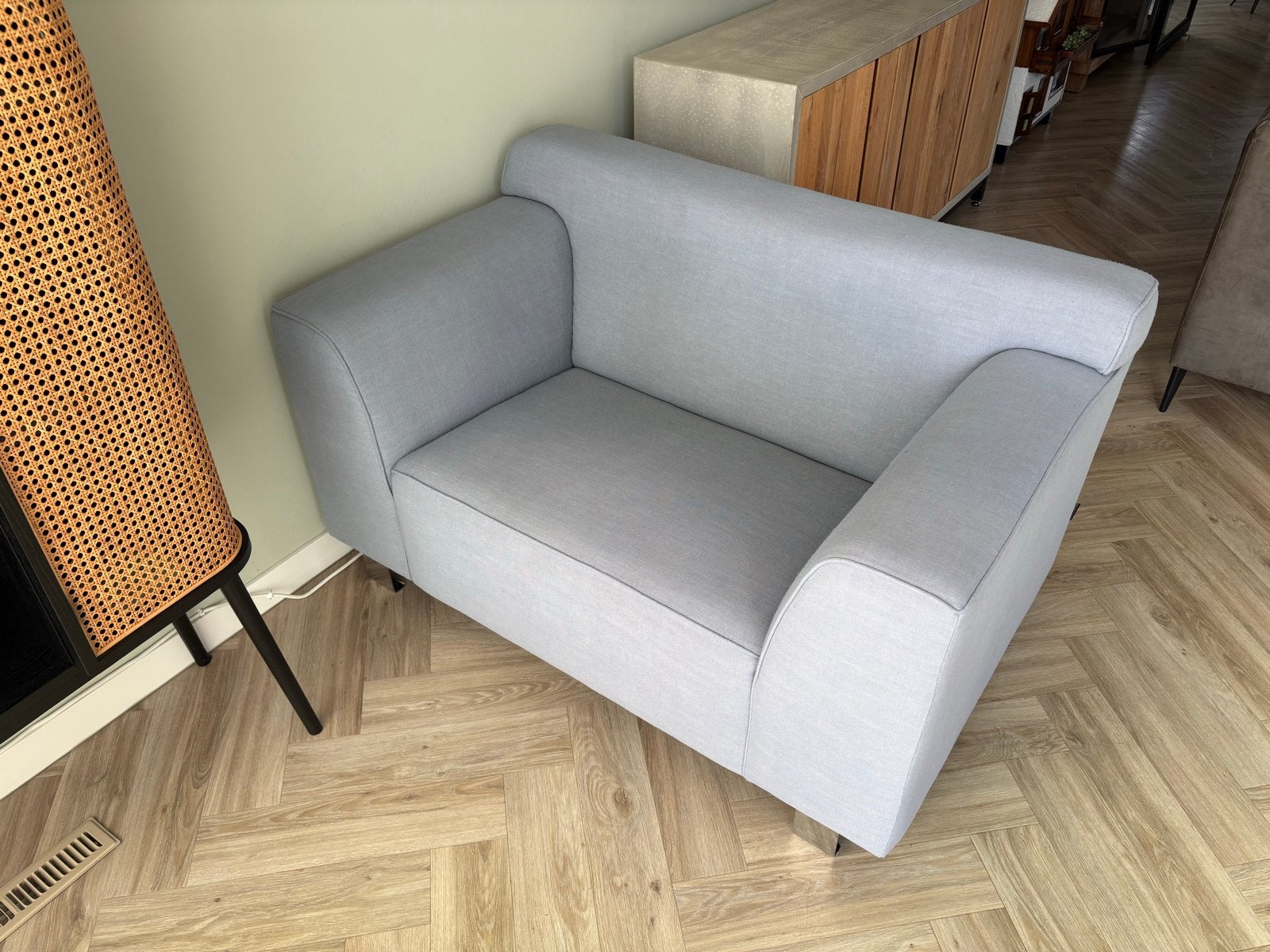Zo goed als nieuwe loveseat, lichte neutrale kleur, Ophalen, Tweepersoons, 75 tot 100 cm, Zo goed als nieuw