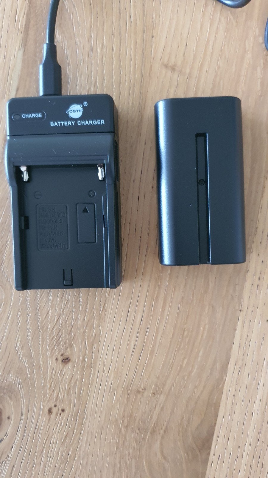 Accu en oplader  voor camcorder NP-F550, Ophalen of Verzenden, Nieuw
