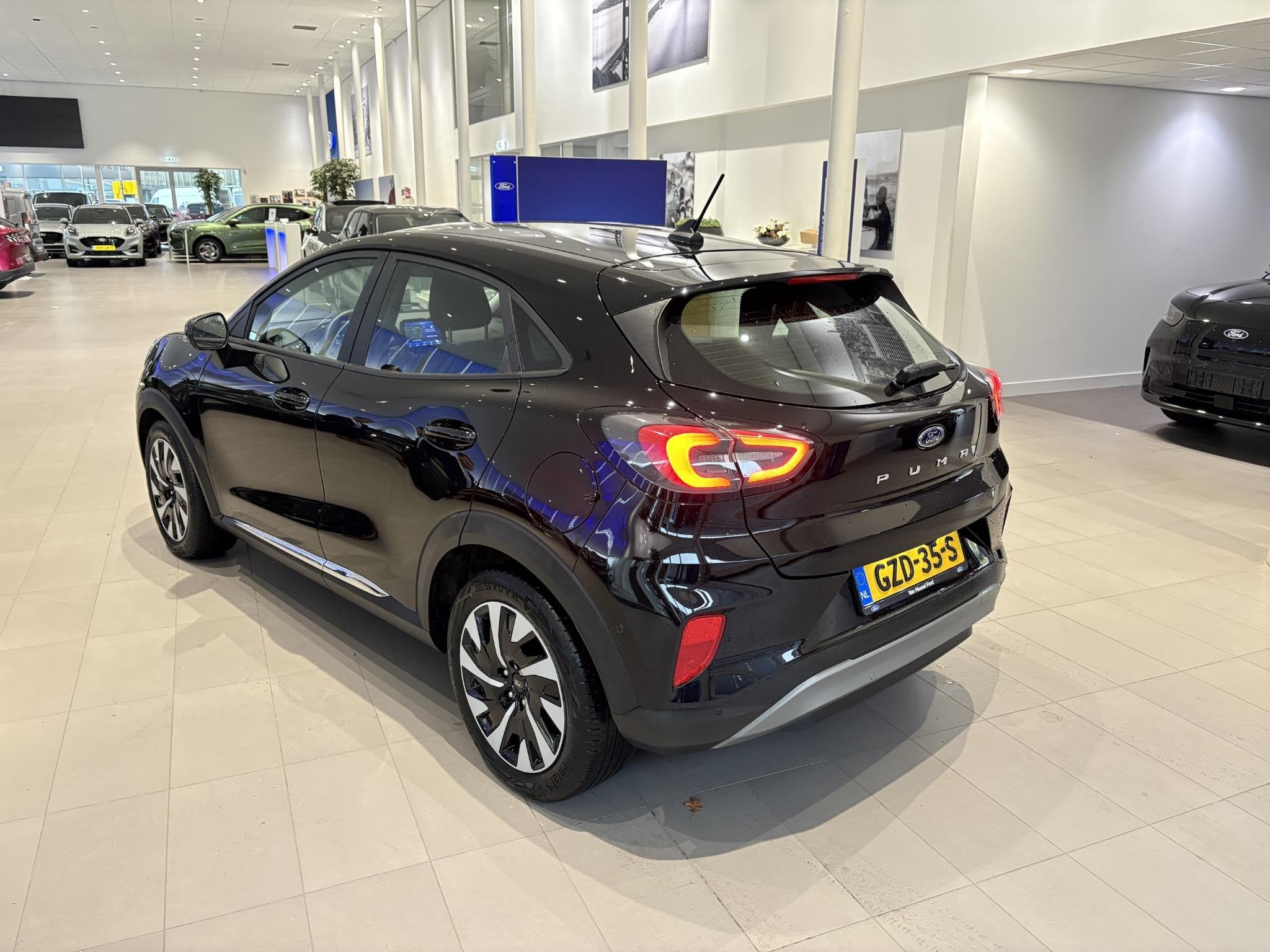 Ford Puma 1.0 EcoBoost Hybrid Titanium CRUISE | STOEL - STUU, Auto's, Voorwielaandrijving, 12 maanden, Euro 6, Zwart