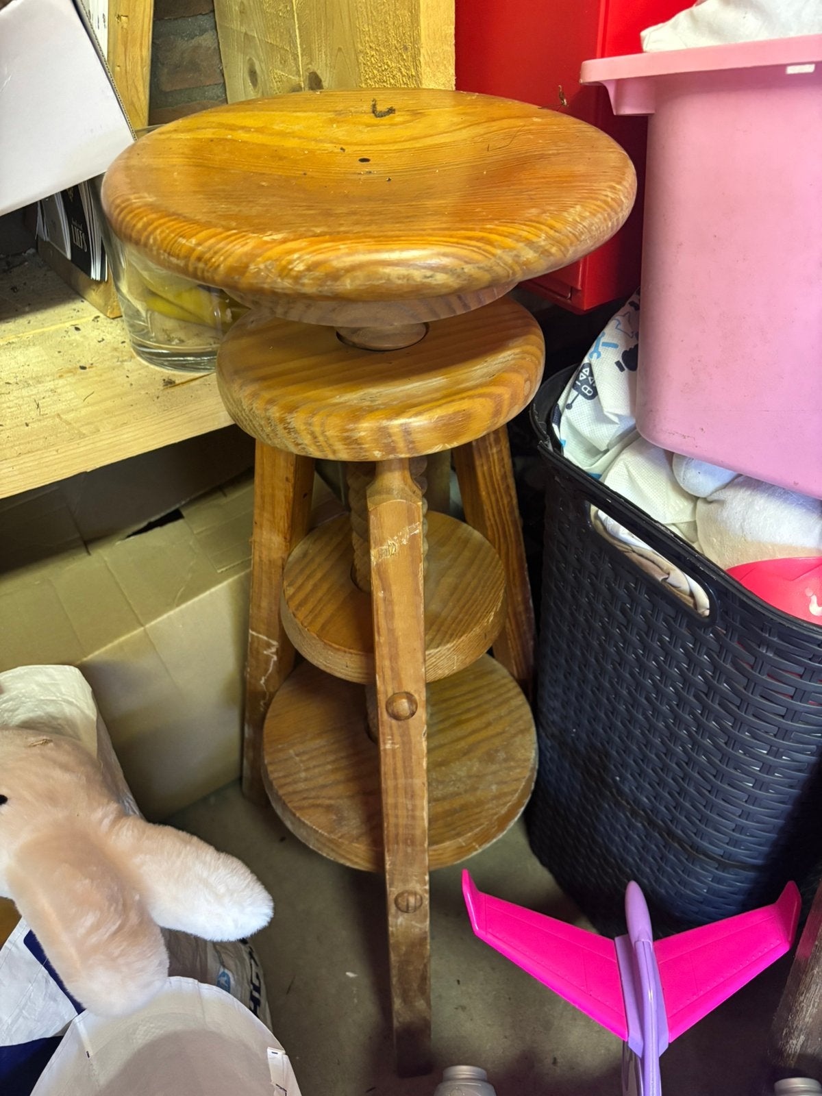 Vintage verstelbare houten draaikruk, Huis en Inrichting, Krukjes, Ophalen, In hoogte verstelbaar, Zo goed als nieuw, Hout