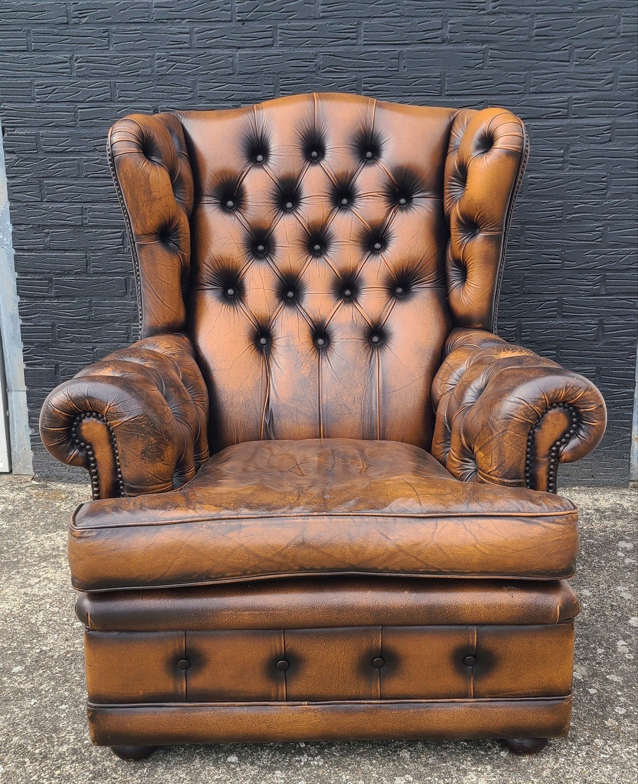 Robuuste dikke Chesterfield oorfauteuil cognac gevlamd leder, Ophalen, Gebruikt, Chesterfield, mancave, vintage, Leer