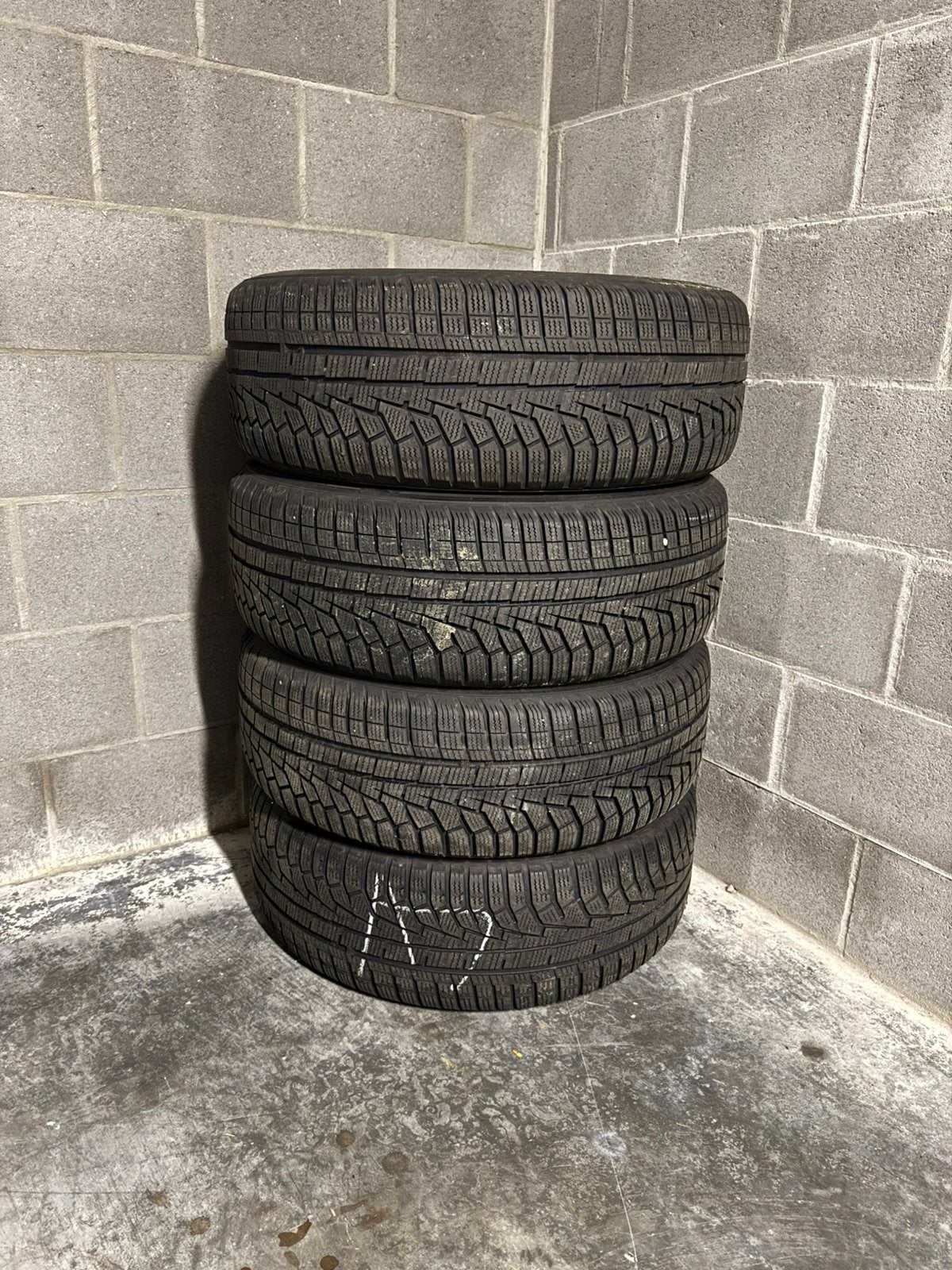 4 Hankook Winter i*cept evo² SUV winterbanden 225/60 R17 99H, Ophalen