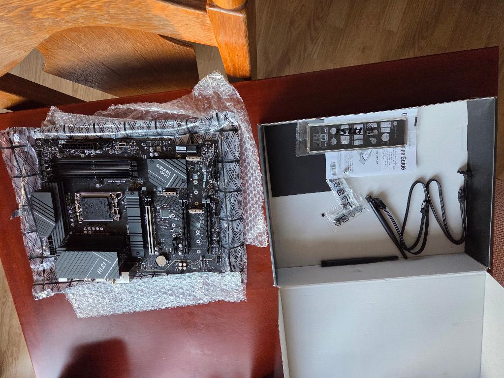 MSI Pro Z790-P WIFI moederbord Socket 1700, DDR5 + garantie, Ophalen of Verzenden, Zo goed als nieuw, ATX, DDR5