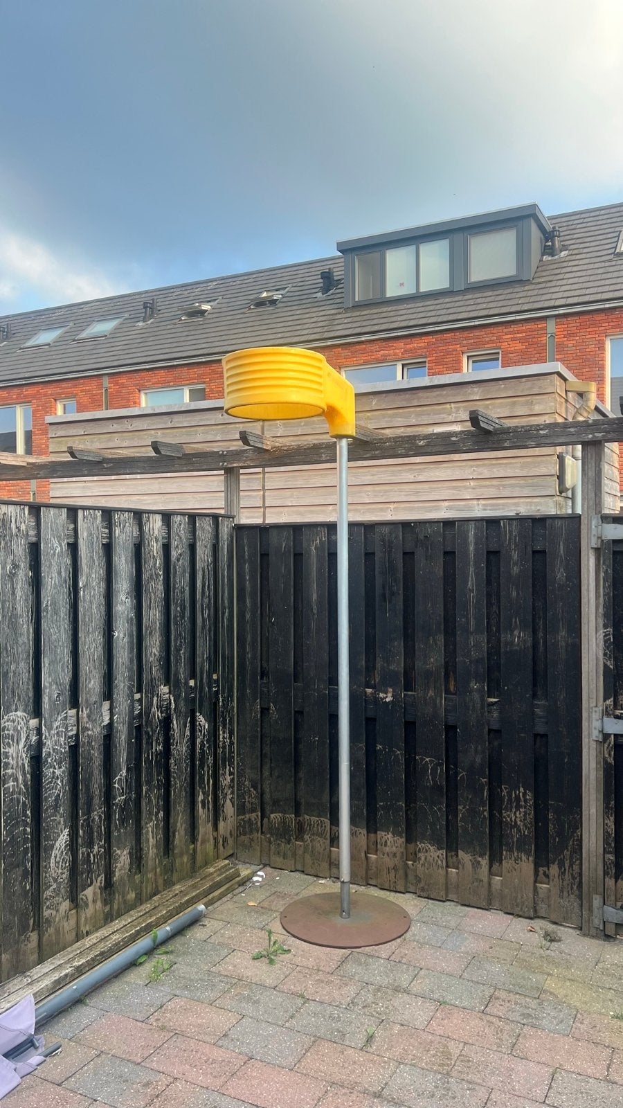 Verstelbare korfbalpaal met gele korf, Ophalen, Gebruikt, Korf of Paal