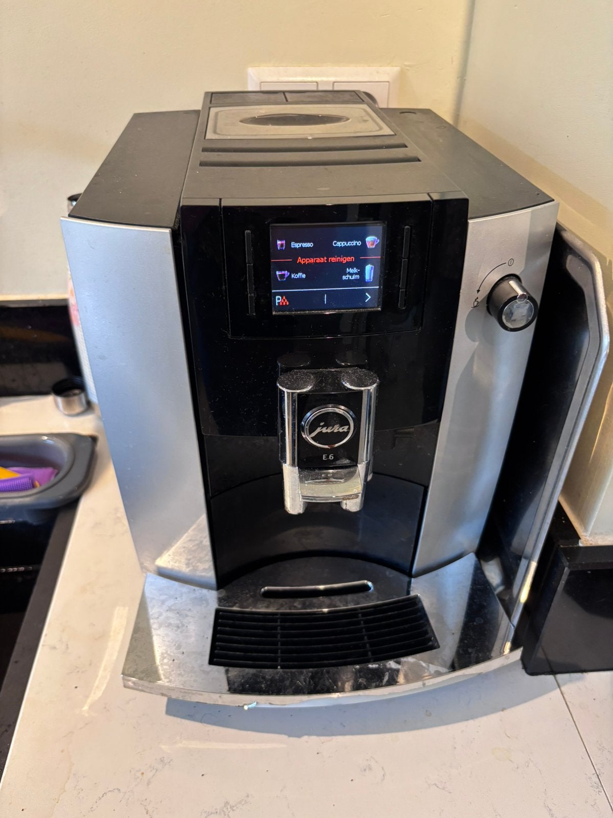 Jura E6 Platinum Koffiemachine - Zo goed als nieuw, Ophalen, Afneembaar waterreservoir, 10 kopjes of meer, Koffiemachine