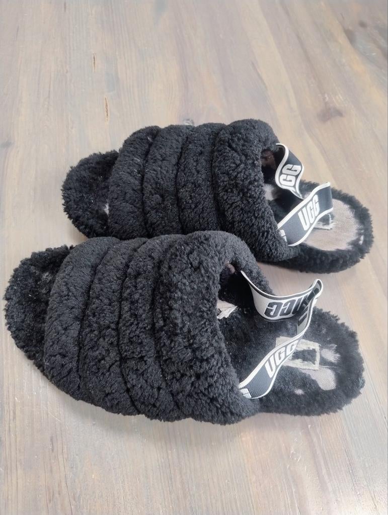 UGG Fluff Yeah Sloffen Maat 42 - Veel Gedragen, Kleding | Dames, Schoenen, UGG, Zwart, Ophalen of Verzenden, Pantoffels of Sloffen