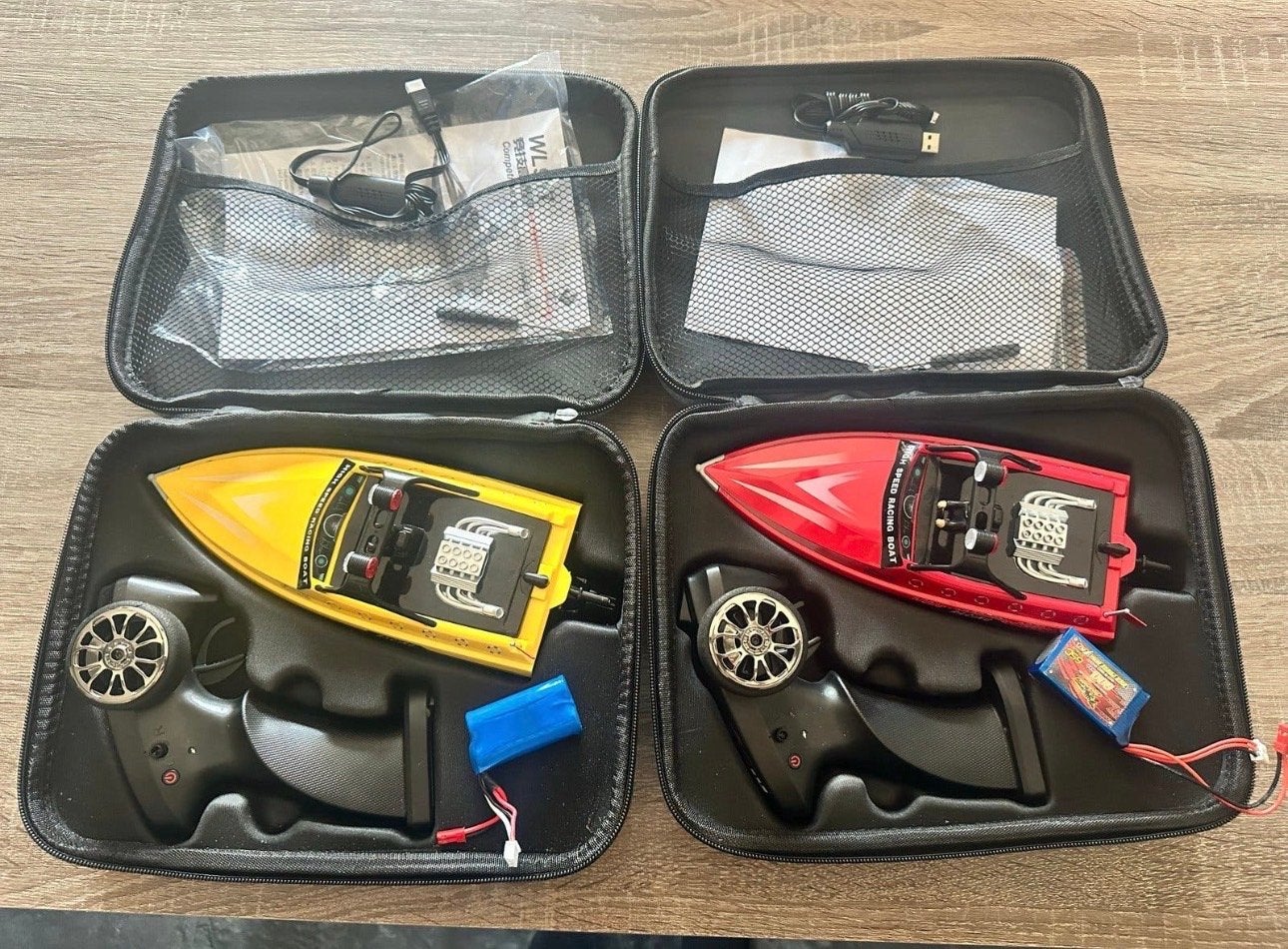 2 RC speedboten met extra accu's, Hobby en Vrije tijd, Ophalen, Nieuw
