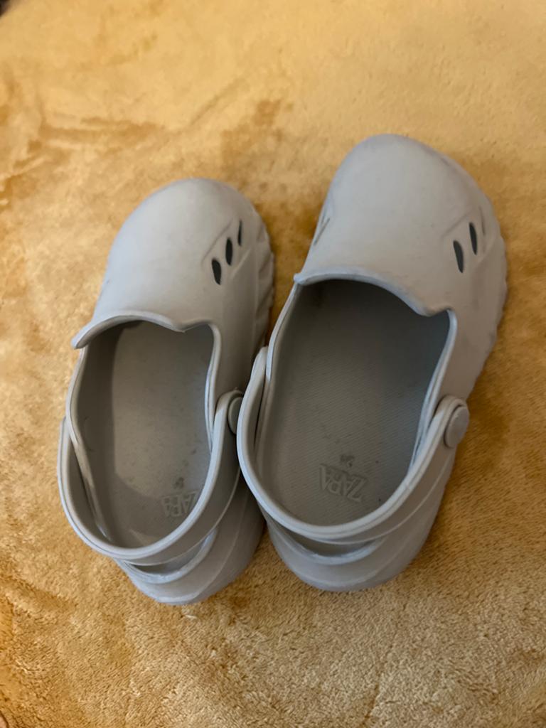 Zara rubberen clogs maat 24 zand bruin, Ophalen of Verzenden, Zo goed als nieuw, Jongen of Meisje, Schoenen
