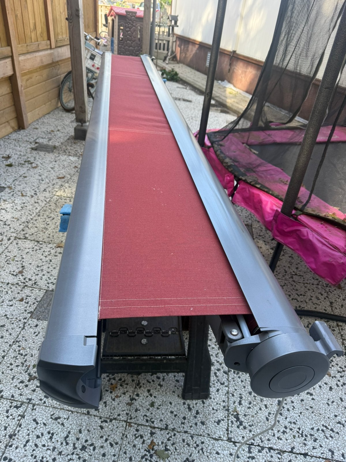 Luxaflex knikarmscherm, Tuin en Terras, Zonneschermen, 150 tot 300 cm, Ophalen of Verzenden, Zo goed als nieuw, Knikarmscherm