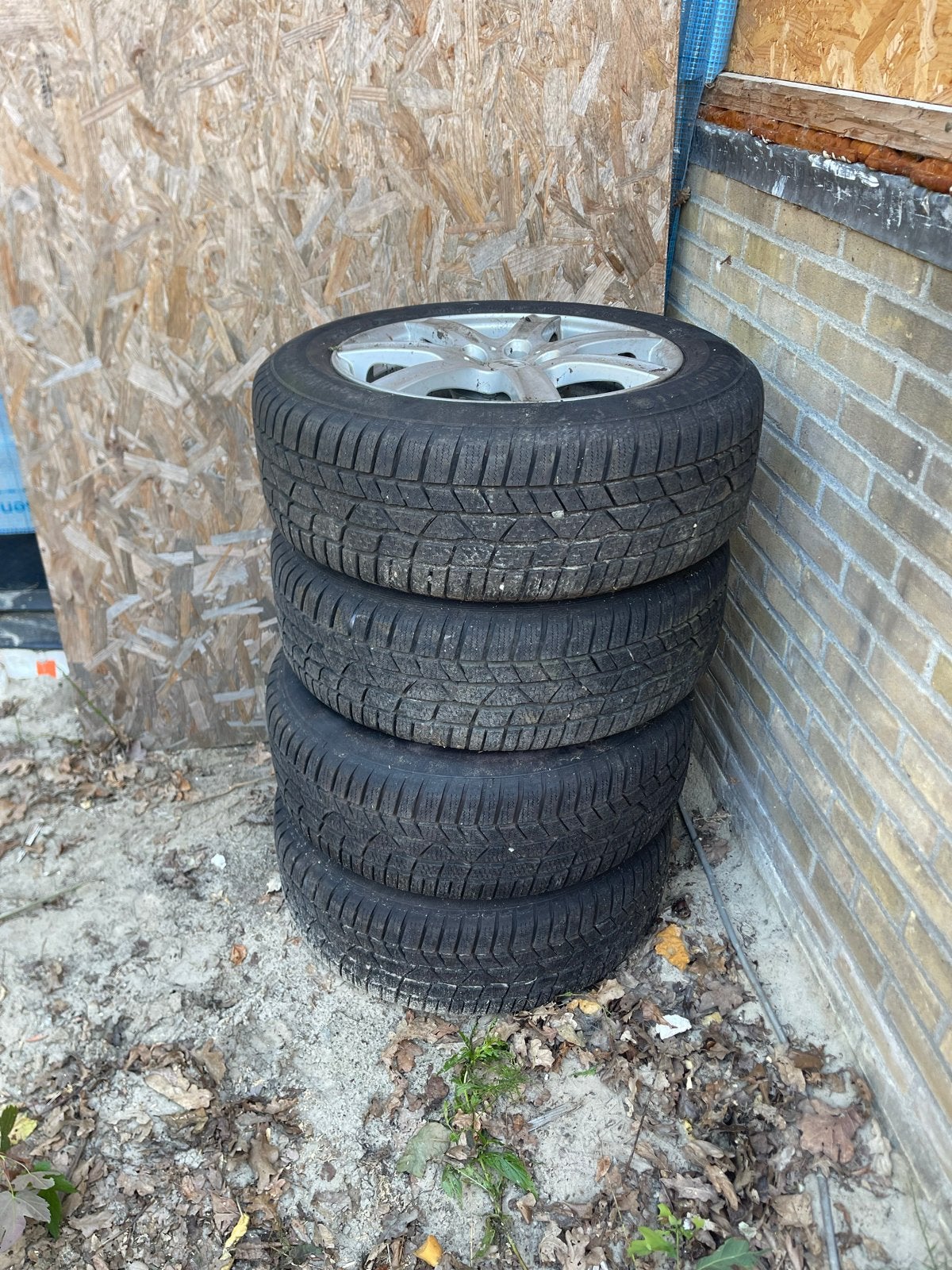Continental winterbanden met Rial velgen 215/60 R17, Ophalen, Gebruikt