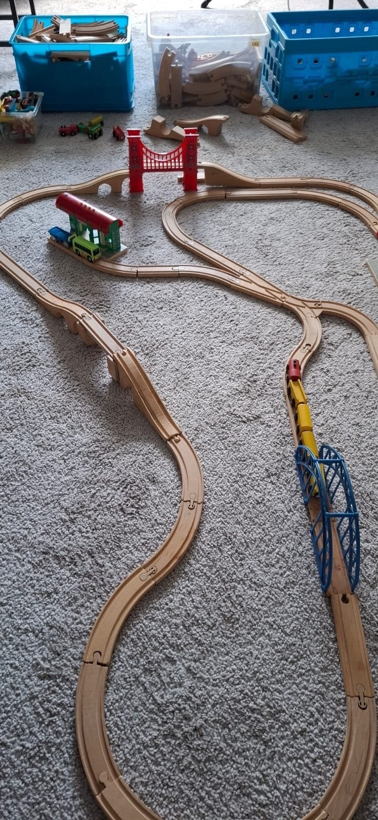 Grote houten treinbaan set met bruggen en treinen, Ophalen, Gebruikt