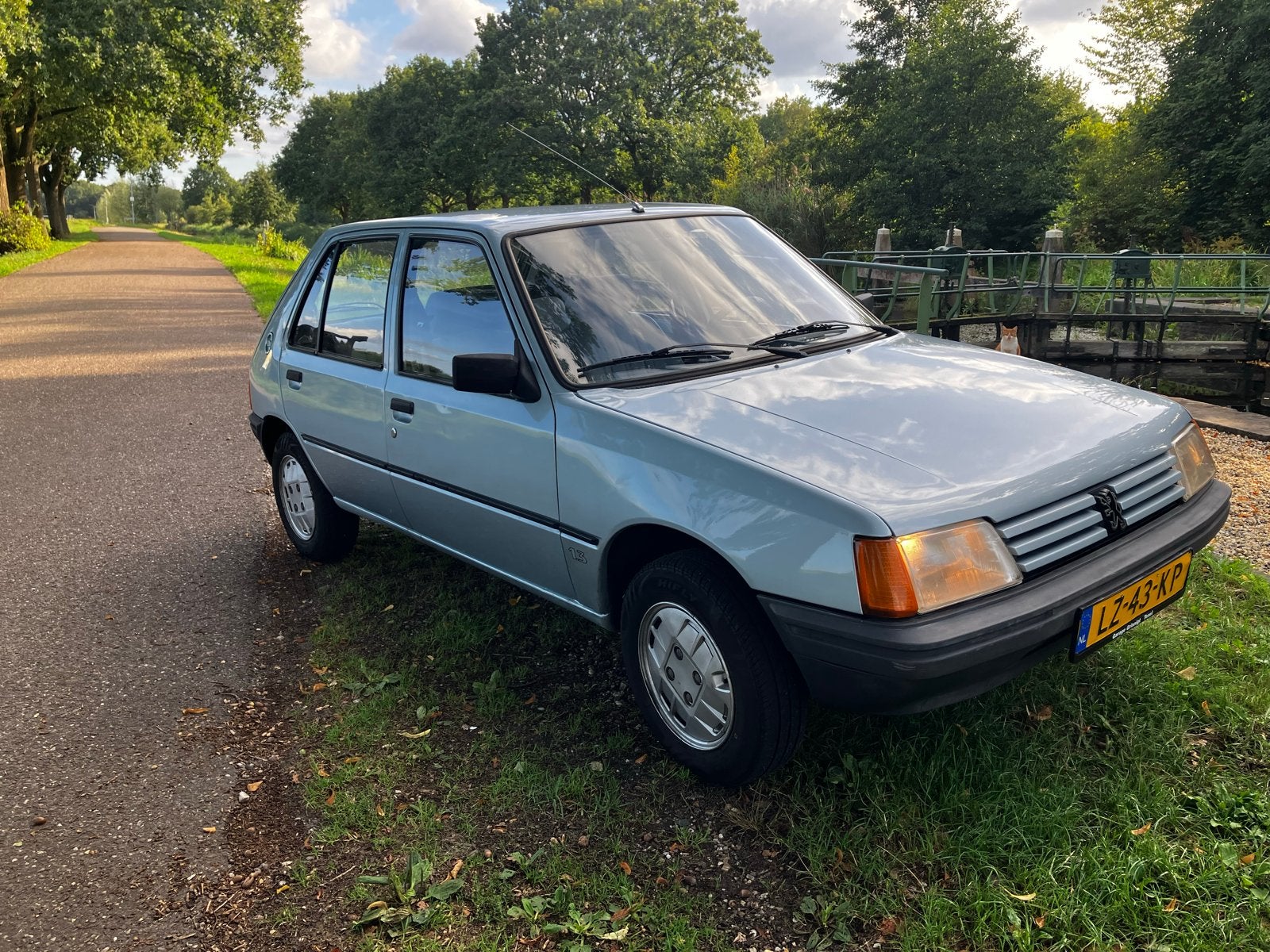 Peugeot 205 1.4 GR 1985 Blauw, Auto's, Voorwielaandrijving, 1360 cc, 4 cilinders, Origineel Nederlands