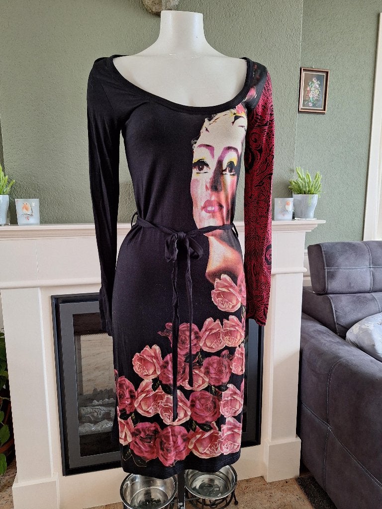 Desigual mooie cirque du soleil jurk S 36, Kleding | Dames, Verzenden, Zwart, Zo goed als nieuw, Knielengte