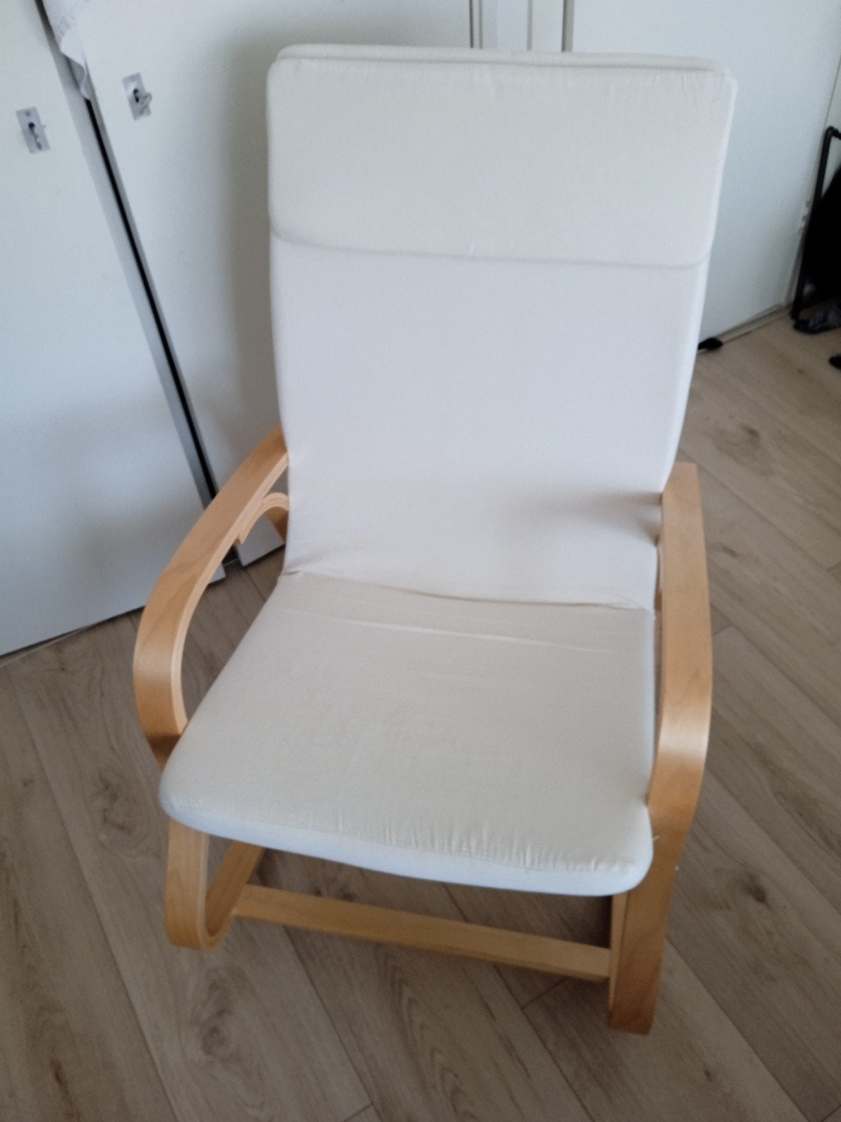 schommelstoel met lichte houten frame  IKEA, Huis en Inrichting, Stoelen, Gebruikt, Modern, Scandinavisch, Wit, Ophalen of Verzenden