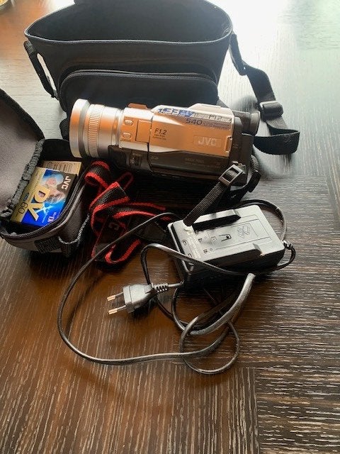 JVC  videocamera, Ophalen of Verzenden, Zo goed als nieuw, JVC, 20x of meer