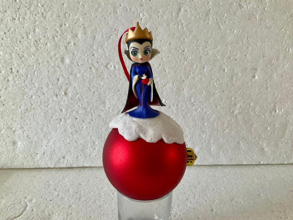 Disney Sneeuwwitje - evil queen op kerstbal, Verzamelen, Disney, Ophalen of Verzenden, Sneeuwwitje of Doornroosje, Zo goed als nieuw