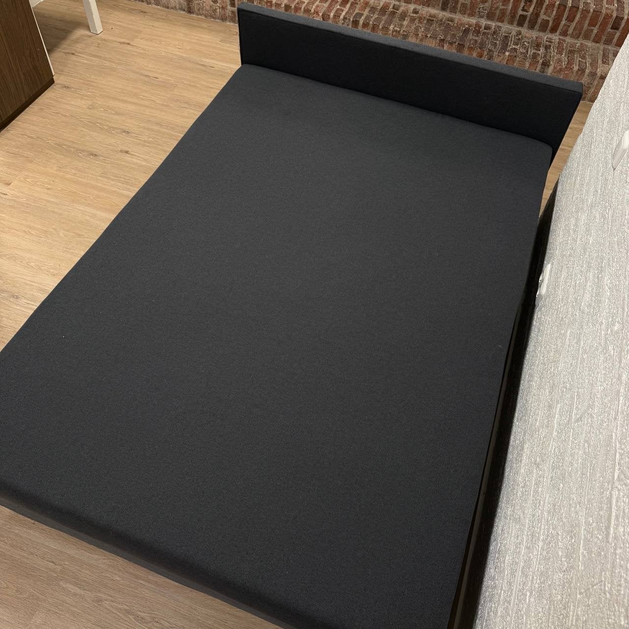 Grijs bed 200x140 cm, Ophalen, Gebruikt, 140 cm, Twijfelaar