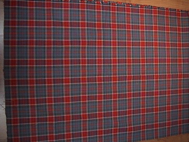 NIEUW - grijs / zwart / rood gestreepte lap stof 210 x 70, Hobby en Vrije tijd, Stoffen en Lappen, Overige materialen, Nieuw, Ophalen of Verzenden