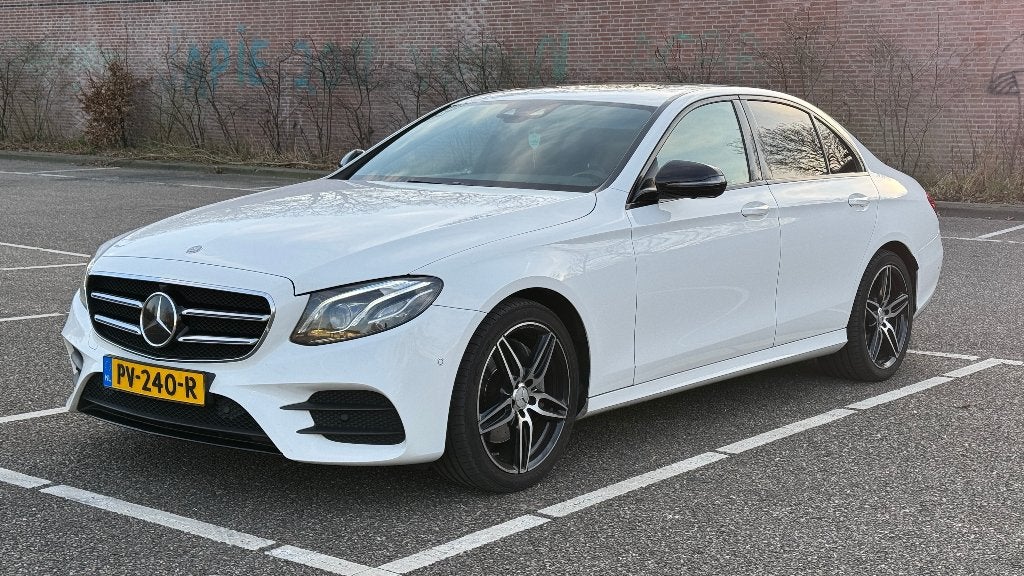 Mercedes-Benz E 220 d AMG Line Schuifdak Head-up camera NAP, Auto's, Automaat, Achterwielaandrijving, 4 cilinders, Diesel