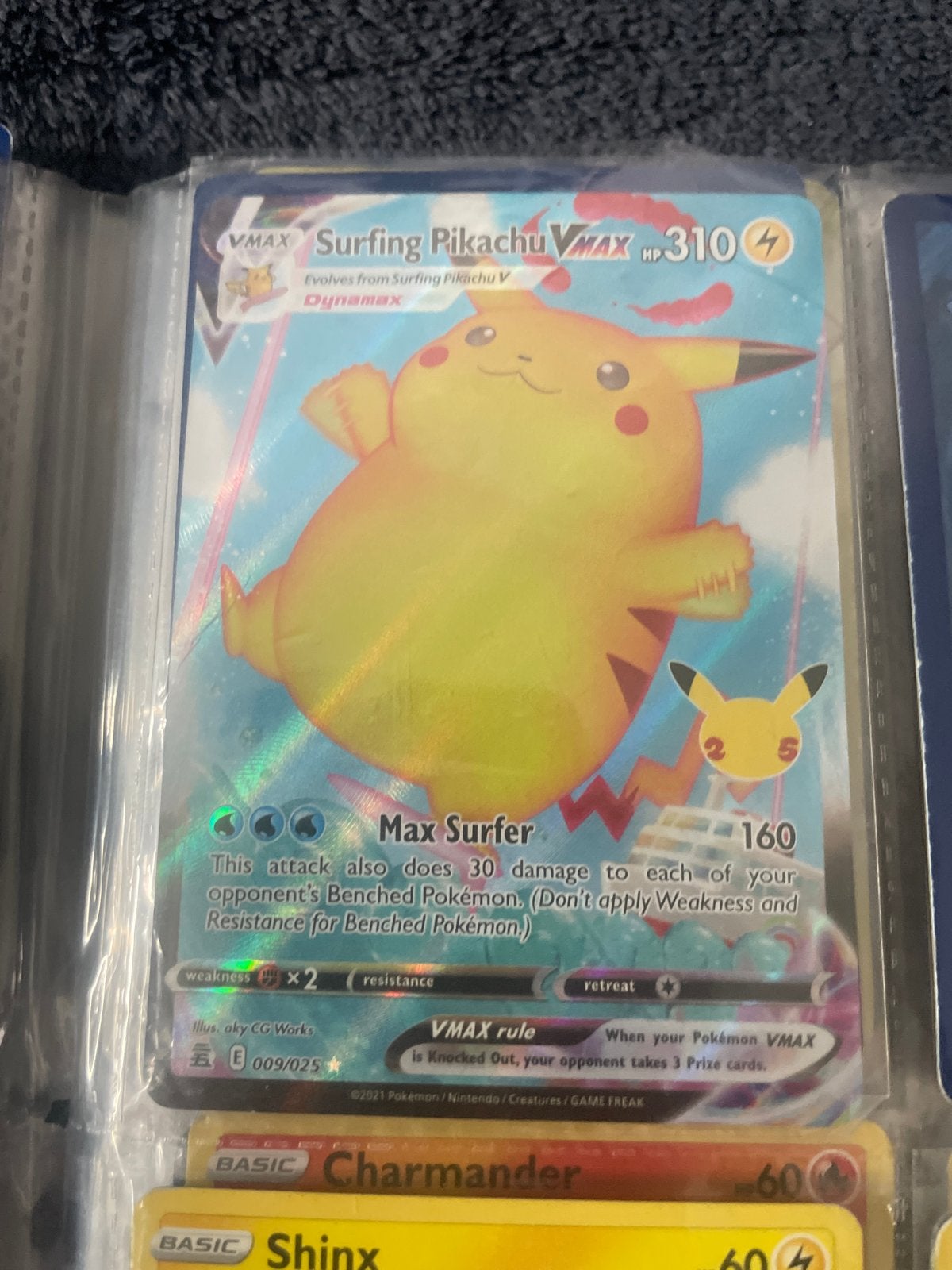 Surfing Pikachu VMAX Pokémon kaart (Celebrations), Ophalen of Verzenden, Zo goed als nieuw, Losse kaart, Foil