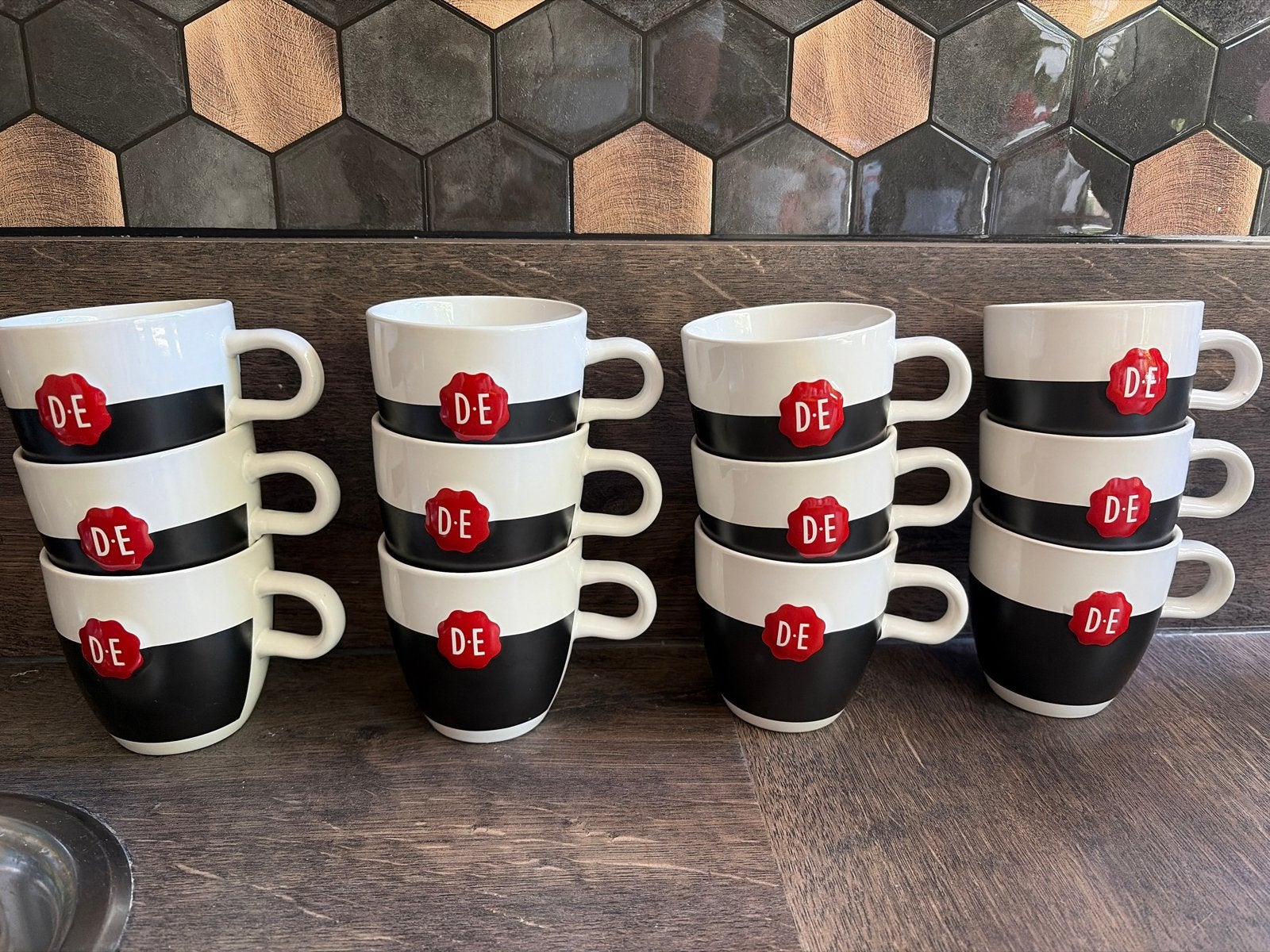 12 Douwe Egberts mokken om op te krijten, Ophalen, Gebruikt, Overige merken, Keramiek