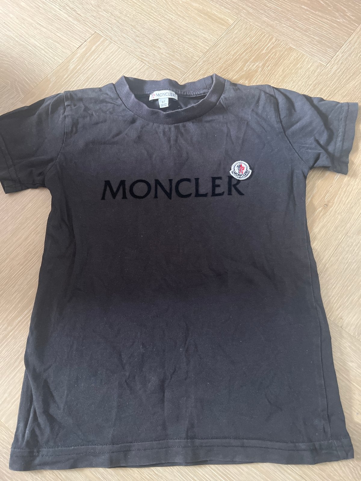 Moncler T-shirt voor kinderen - Maat 6-7 jaar (116/122), Ophalen of Verzenden, Gebruikt, Jongen of Meisje, Shirt of Longsleeve