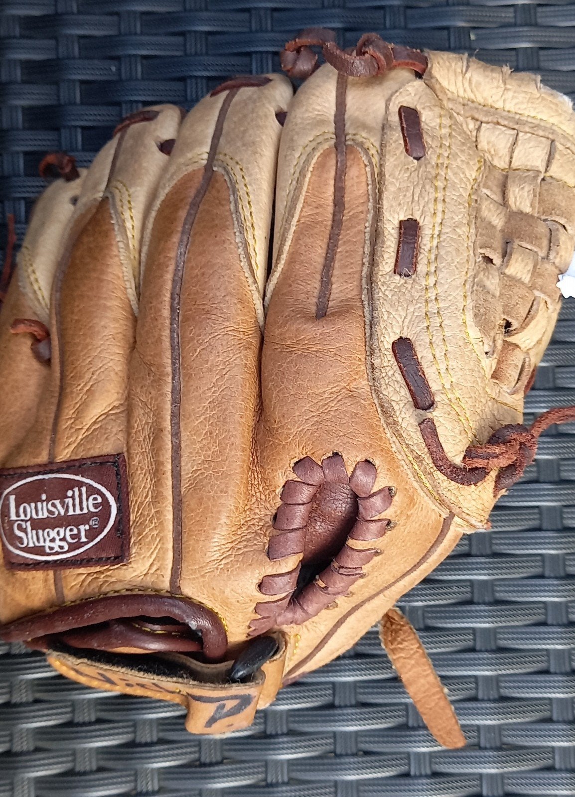 Louisville Slugger Honkbalhandschoen - 9.5 inch, Sport en Fitness, Ophalen of Verzenden, Zo goed als nieuw, Honkbal, Handschoen