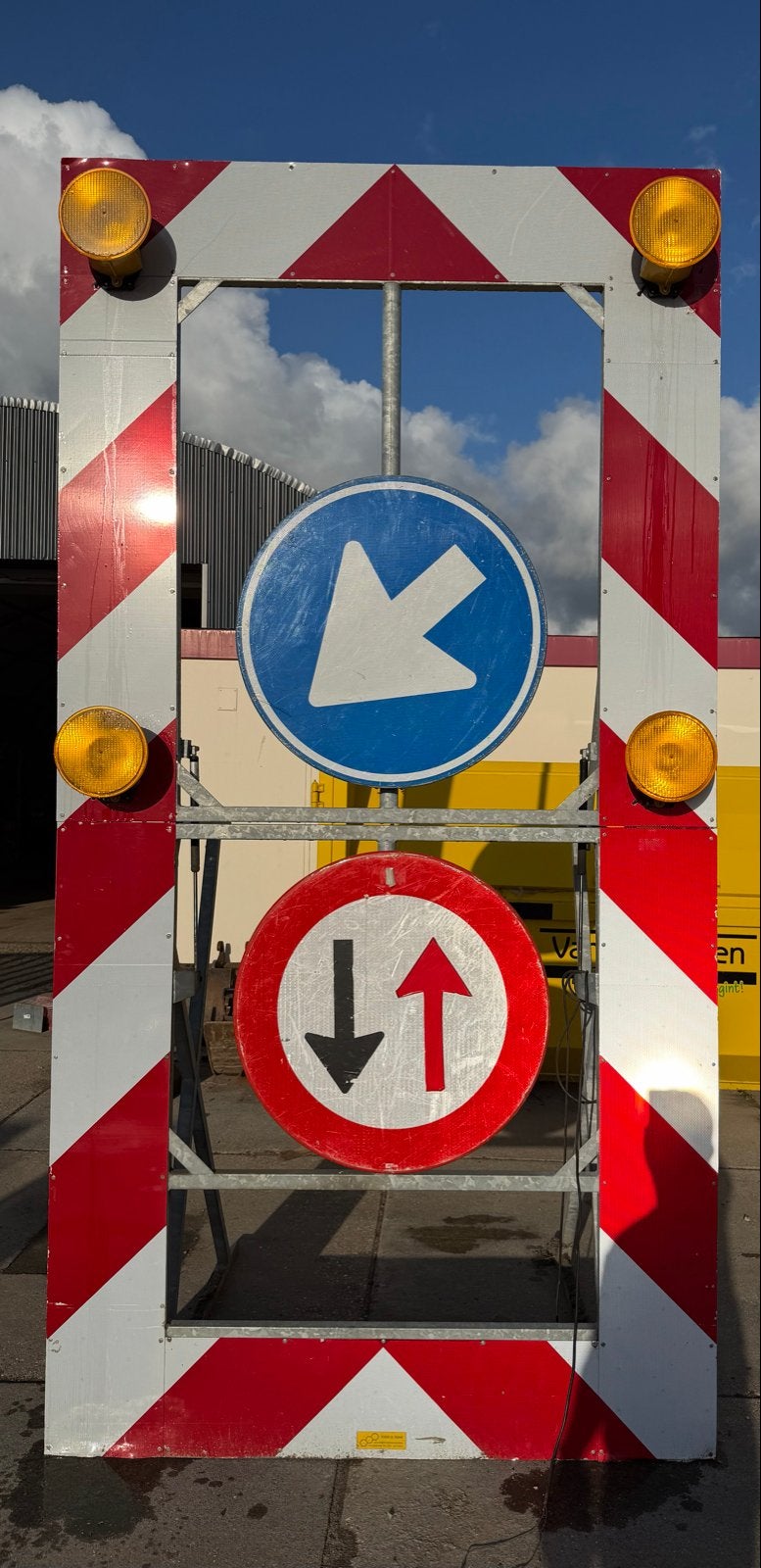 Actieframe / Actieraam met verkeersborden en verlichting, Ophalen