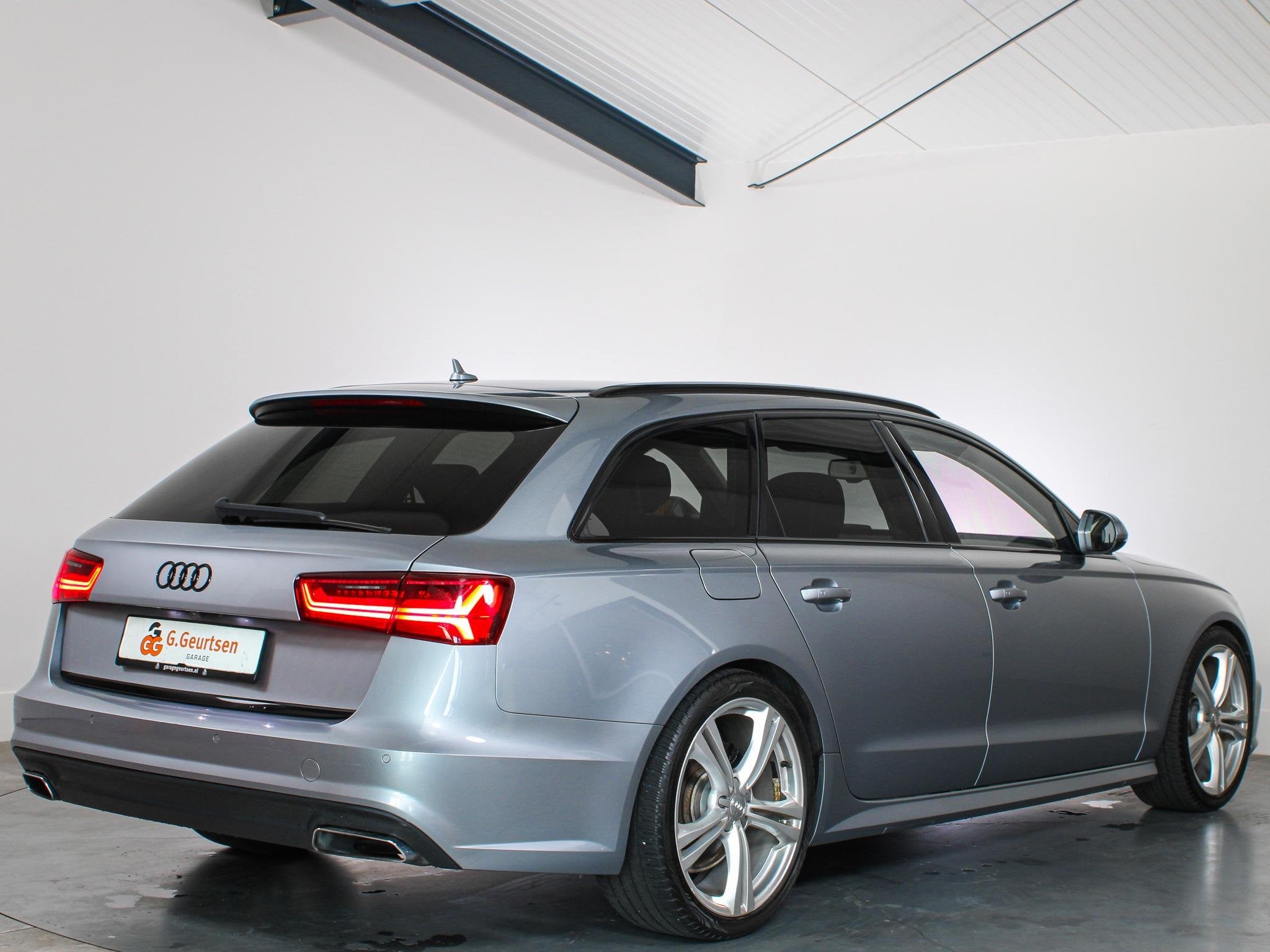 Audi A6 Avant 1.8 TFSI S-line 190PK Black optik, Trekhaak, N, Automatische klimaatregeling, Leder, 93 €/maand, 1700 kg