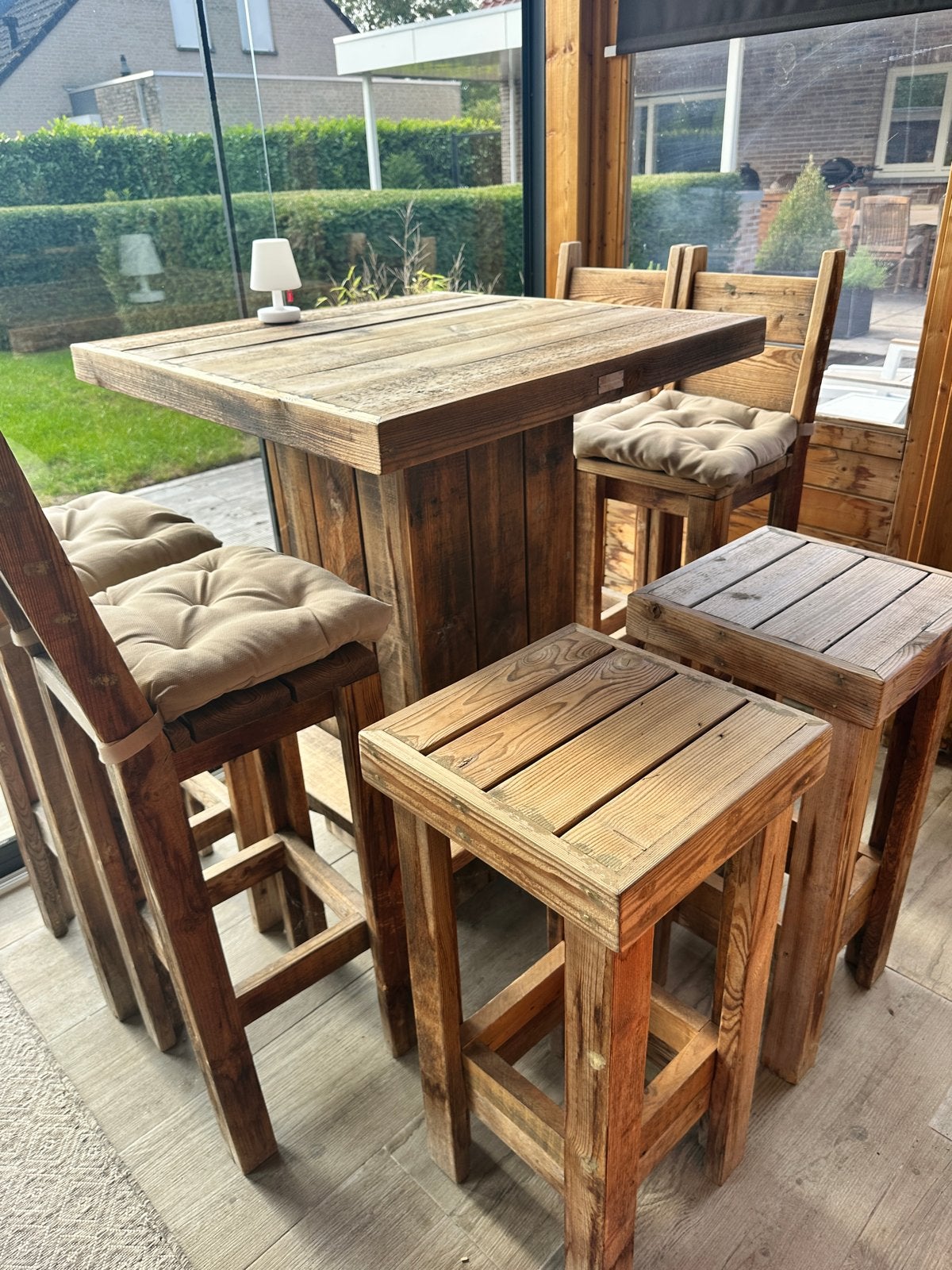 Robuuste bartafel met 4 stoelen en 2 krukken steigerhout, Ophalen, Gebruikt, Vijf personen of meer, Overige houtsoorten