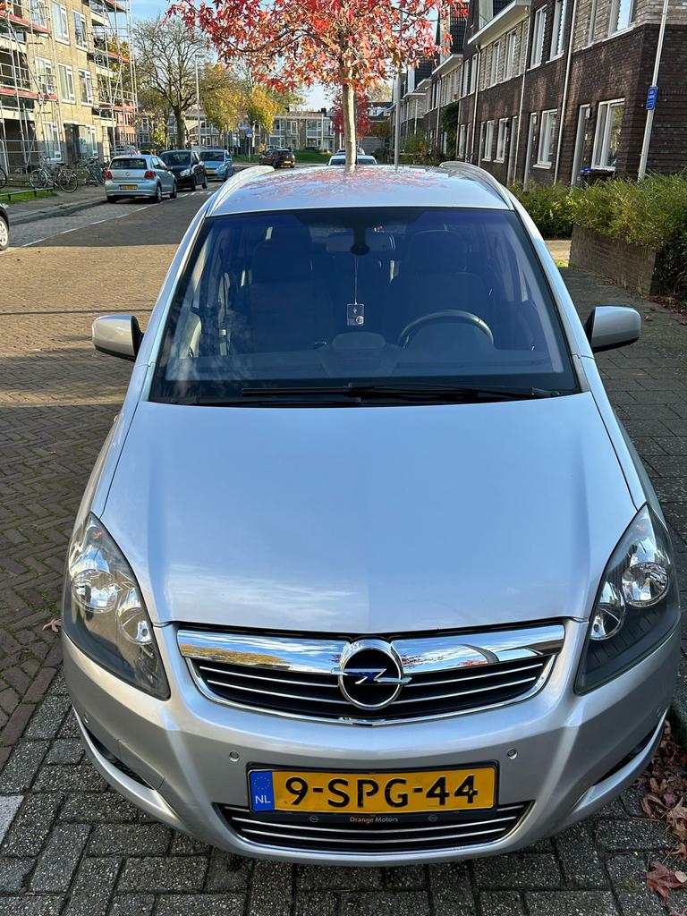 Opel Zafira 1.8 101KW 2011 Grijs Benzine, Voorwielaandrijving, Euro 5, Stof, 4 cilinders