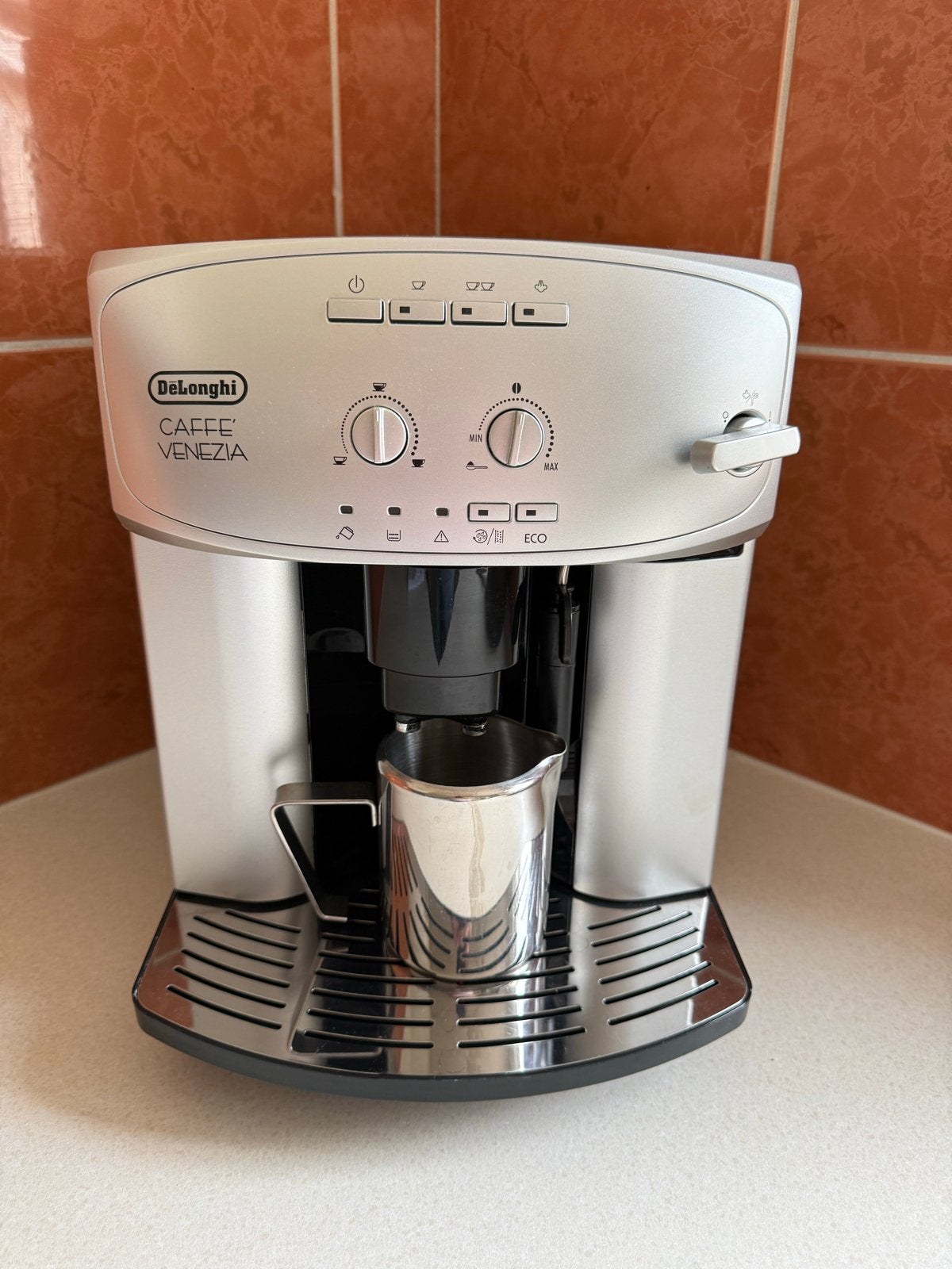 DeLonghi Caffe Venezia ESAM 2200 koffiemachine, Gebruikt, 10 kopjes of meer, Koffiemachine, Koffiebonen