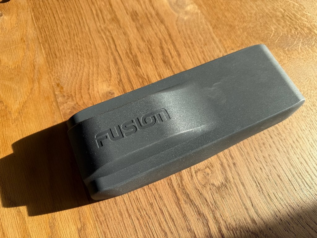 FUSION Silicone Dust / Sun Cover for Stereo MS-UD750/650, Ophalen of Verzenden, Nieuw, Radio