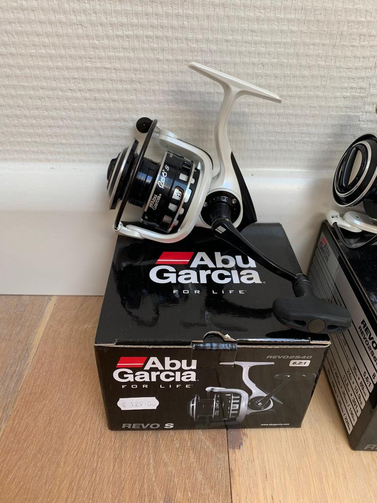 Nieuwe Abu Garcia Revo 2 6000 molen, 8 lagers, Watersport en Boten, Hengelsport | Roofvissen, Abu garcia, Molen, Nieuw, Ophalen of Verzenden