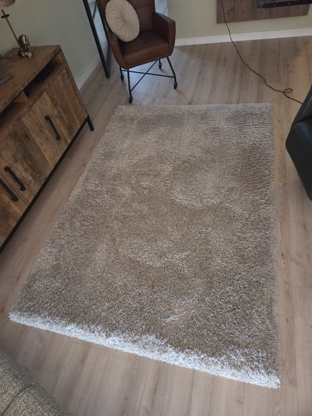Hoogpolig vloerkleed beige 1.60x2.30m, Huis en Inrichting, Hoogpolig, Beige, 150 tot 200 cm, 200 cm of meer