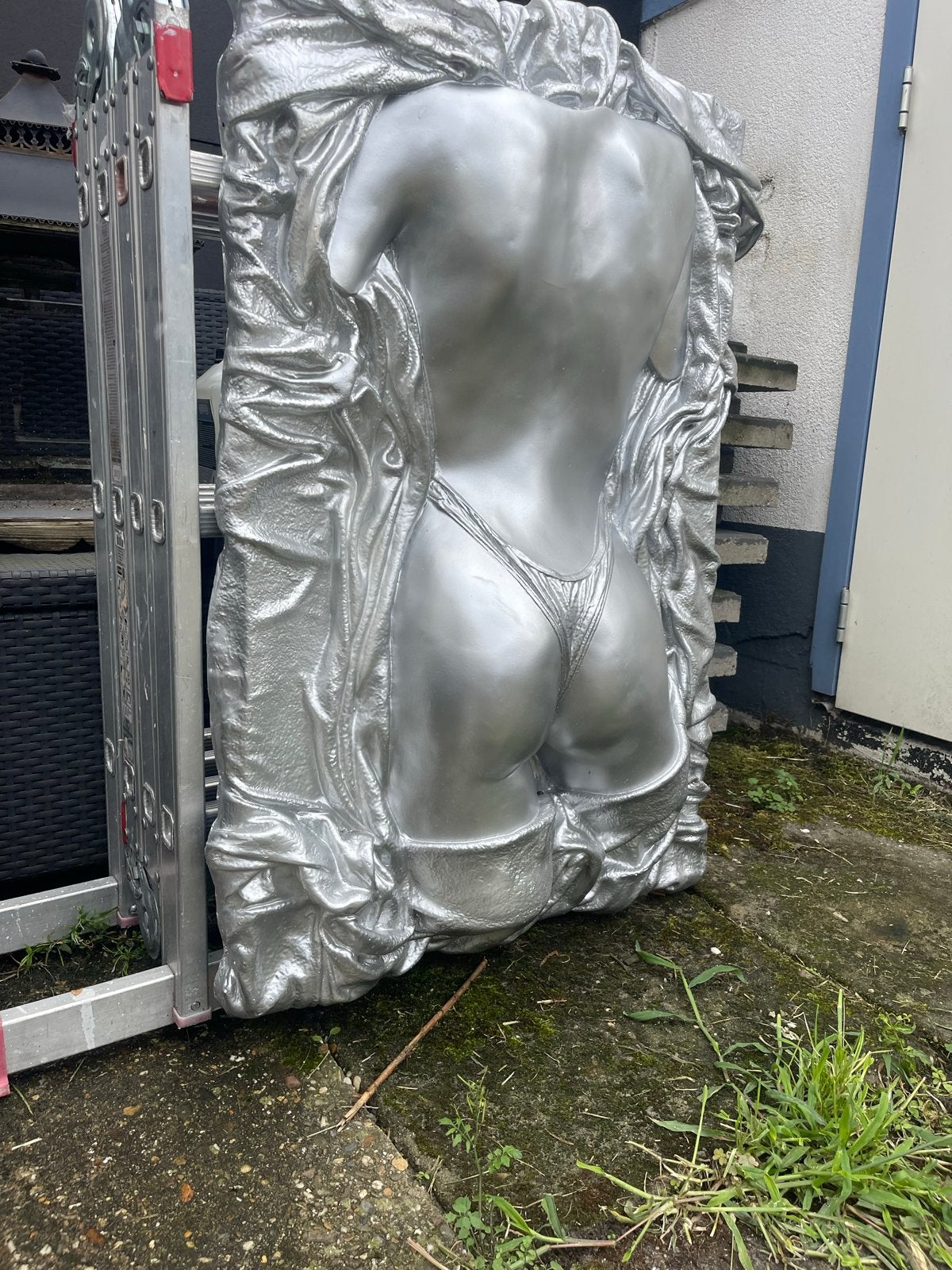 Zilverkleurig wandreliëf van vrouwelijk torso, 50 - 100 cm, Handgemaakt, Wanddecoratie, Overige materialen