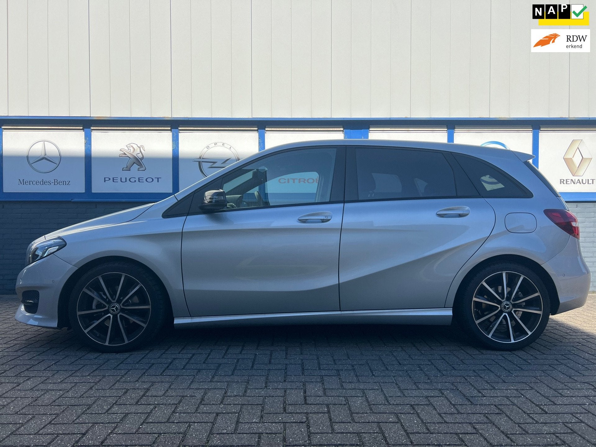 Mercedes-Benz B-klasse 180 Activity Edition AUTOMAAT 2017 51, Auto's, Dealer onderhouden, 1325 kg, Gebruikt, Euro 6