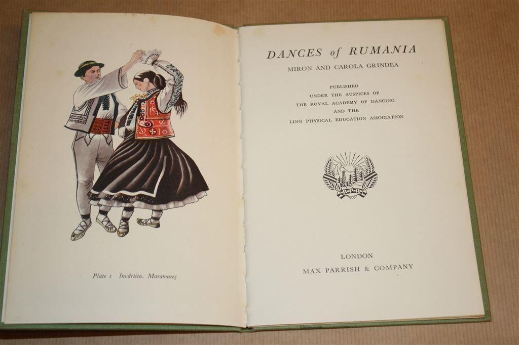 Dances of Rumania [1952]. Handboek Europese volksdansen., Boeken, Ophalen of Verzenden, Gelezen, Toneel