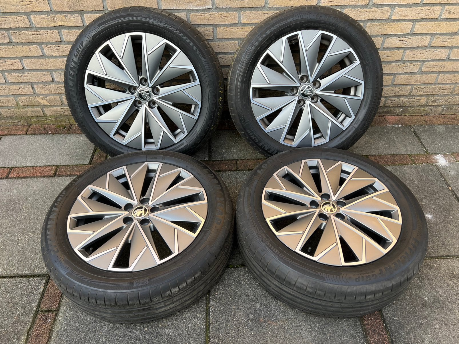 17 inch ORG skoda kamiq velgen met banden 5x100, Ophalen, Banden en Velgen, 17 inch, 205 mm
