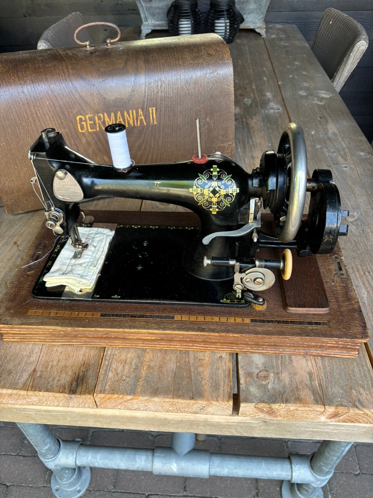 Een prachtige antieke Germania II naaimachine, Antiek en Kunst, Ophalen