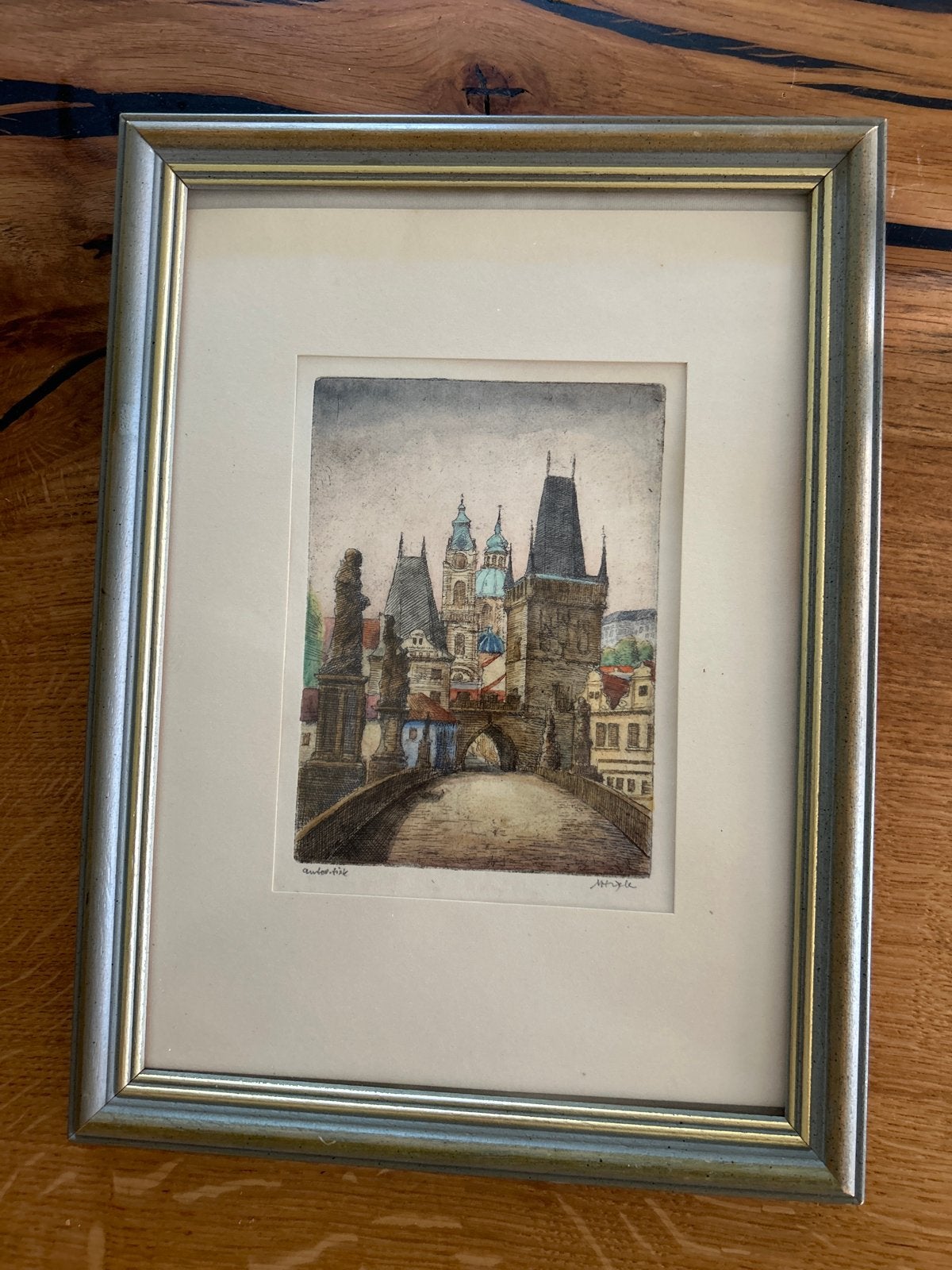 Karel de Grote Brug Praag - Handgekleurde ets, Ophalen, Stadsgezicht, Gesigneerd, 1950 - 1999