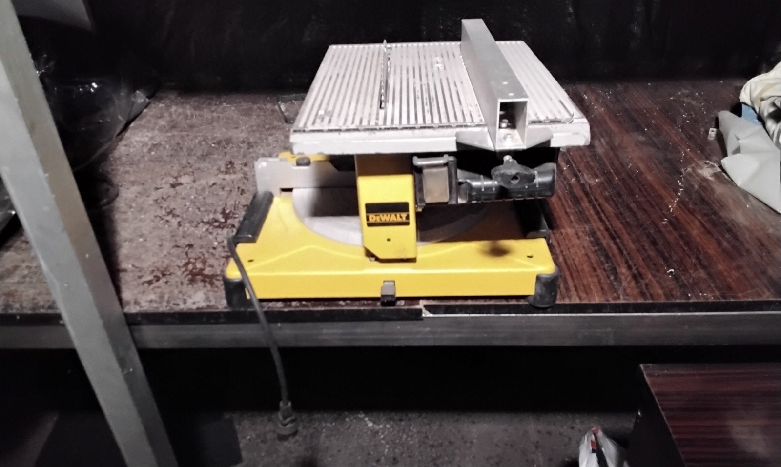 Dewalt Tafelzaag - Compact en Krachtig, Doe-het-zelf en Verbouw, Ophalen, Gebruikt, Cirkelzaag, 600 tot 1200 watt
