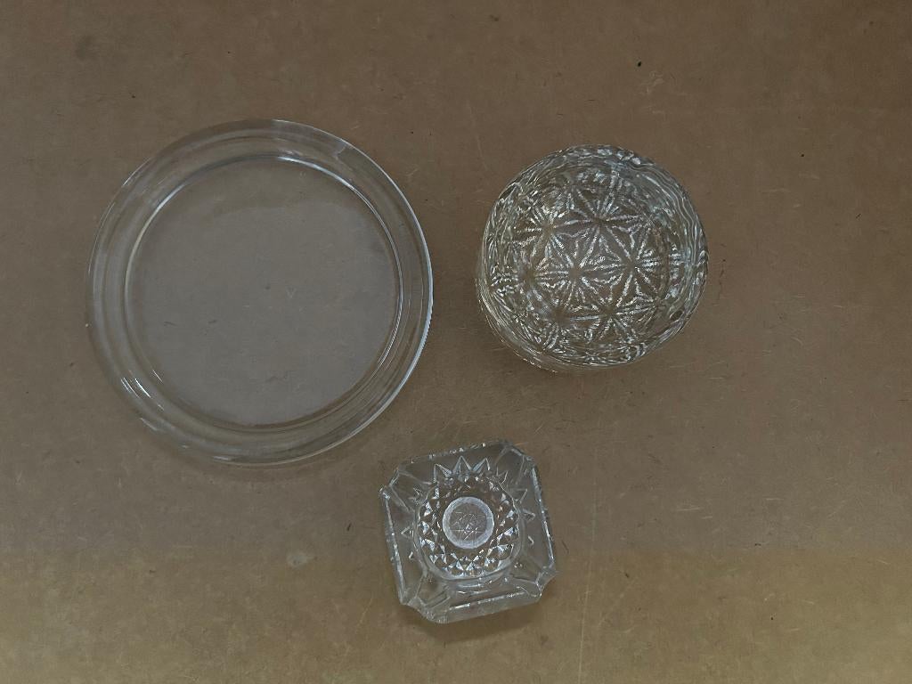 3 verschillende glazen schaaltjes, asbak, en ?, Antiek en Kunst, Antiek | Glas en Kristal, Ophalen