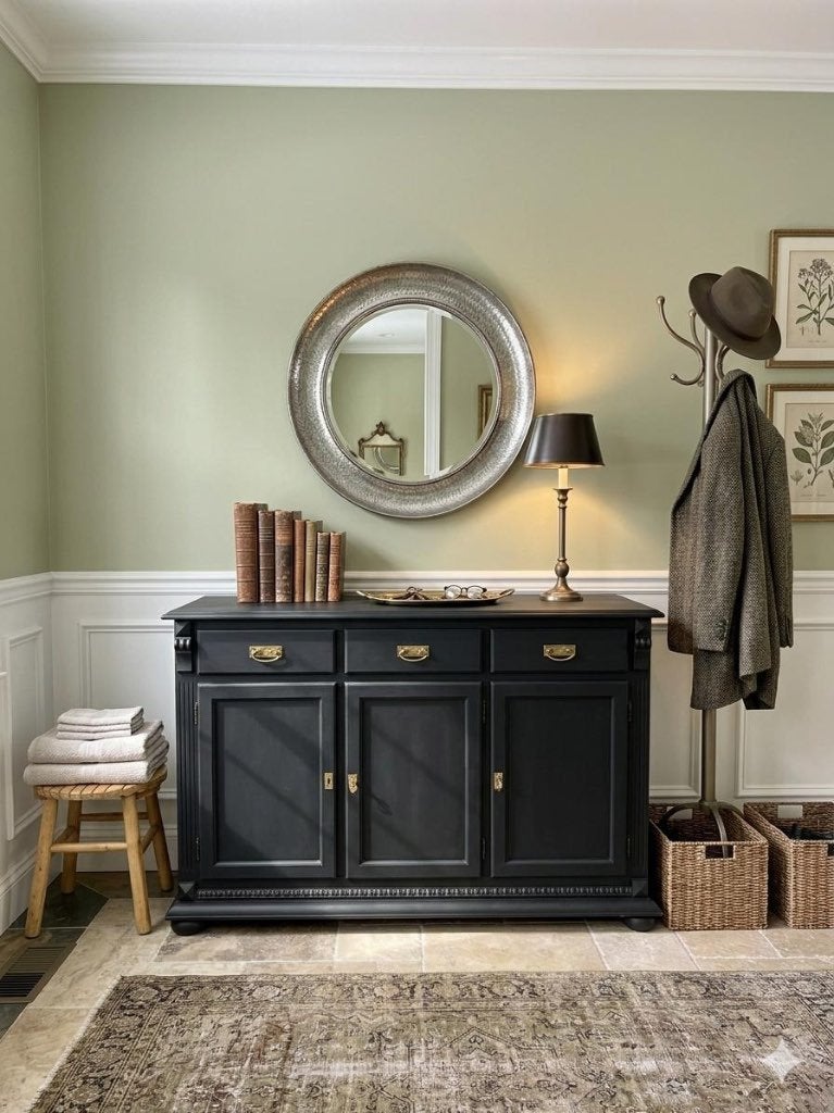 Fraai Klassiek dressoir in de kleur old black, Met deur(en), Klassiek, 150 tot 200 cm, Zo goed als nieuw