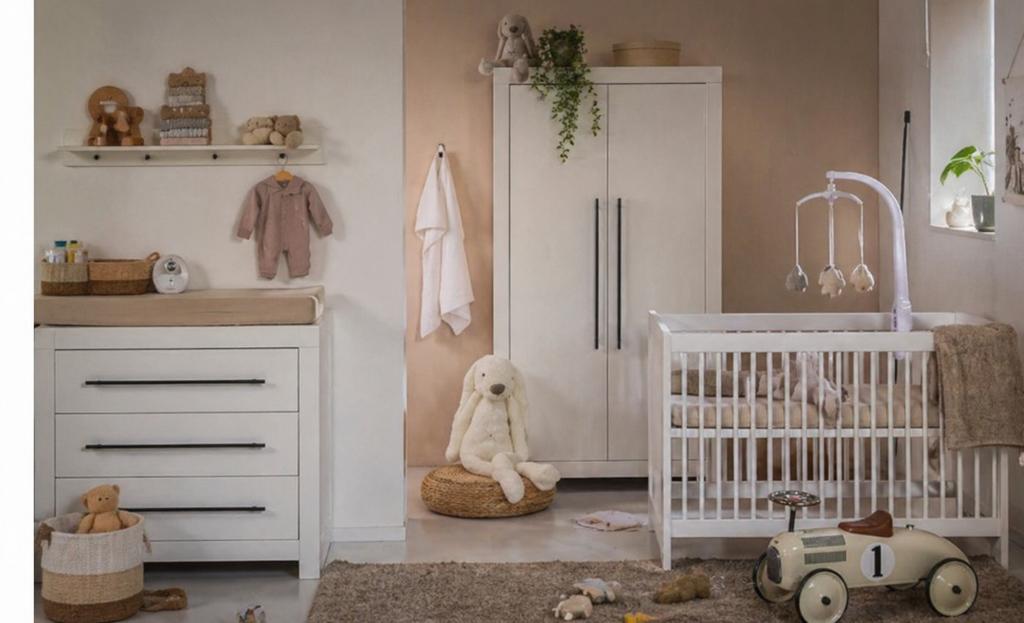 Complete Babykamer Set: Ledikant, Commode, Kledingkast, Ophalen, Zo goed als nieuw, Jongetje of Meisje