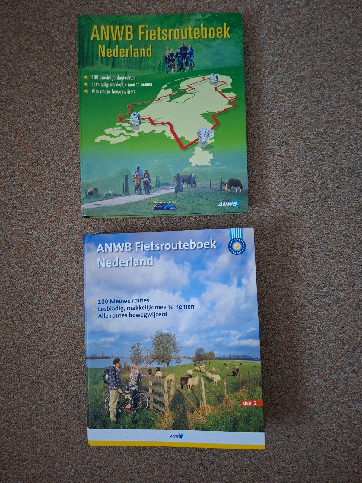 ANWB Fietsrouteboek Nederland - Deel 1+ 2, Fiets- of Wandelgids, A.N.W.B, Ophalen of Verzenden, Zo goed als nieuw