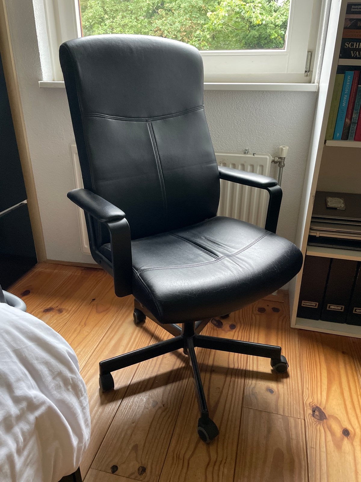 Zwarte IKEA bureaustoel / gamestoel met wielen