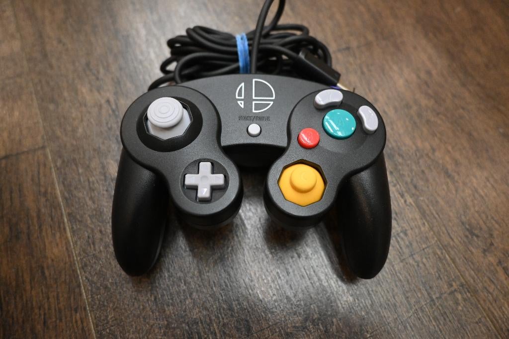 Super Smash Bros Limited Edition Gamecube controller/Switch