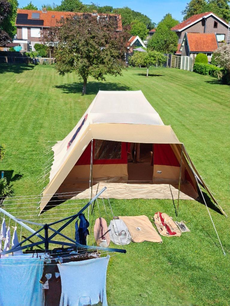 6 persoons de Waard/Vrijbuiter Adelaar stormtent, Caravans en Kamperen, Ophalen, Zo goed als nieuw, Tot en met 6